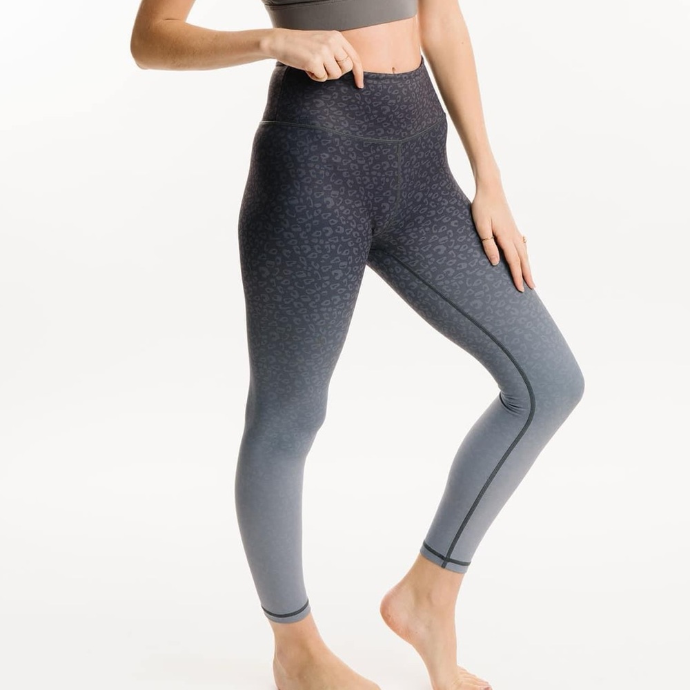 NEW Gray Leopard Ombre Light n Tight Hi-Rise 7/8 24” (6-8) ZYIA 888